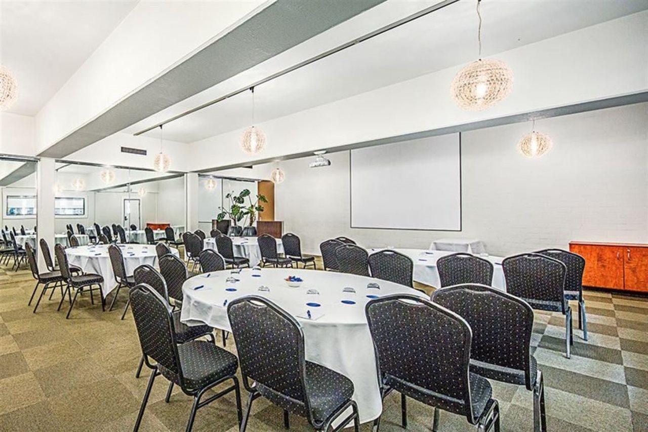 Mantra Pavilion Hotel Wagga Wagga Bagian luar foto