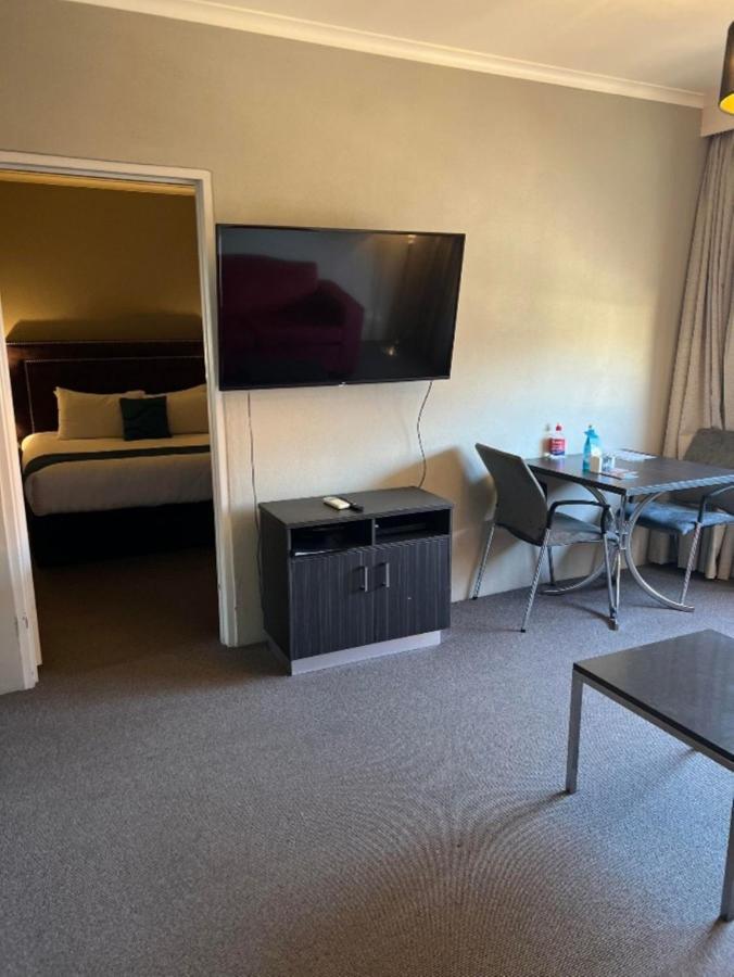 Mantra Pavilion Hotel Wagga Wagga Bagian luar foto