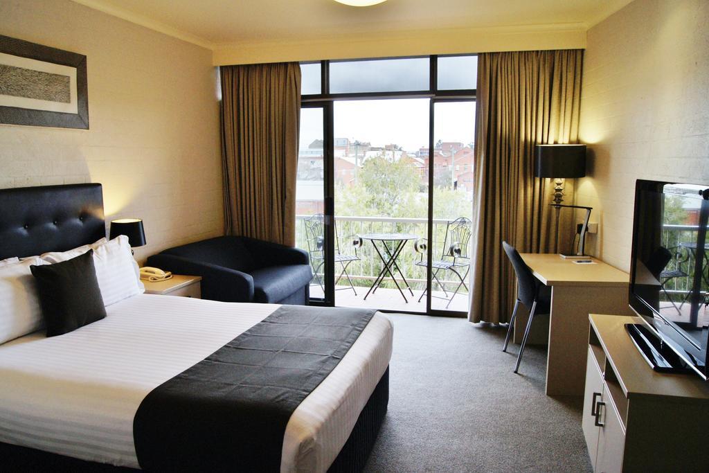 Mantra Pavilion Hotel Wagga Wagga Bagian luar foto